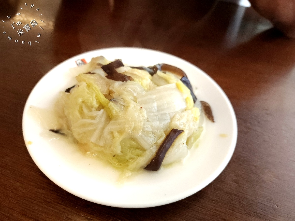 台灣魯肉飯｜板橋美食，魯肉飯配滷菜小吃，在地人也會吃的古早味