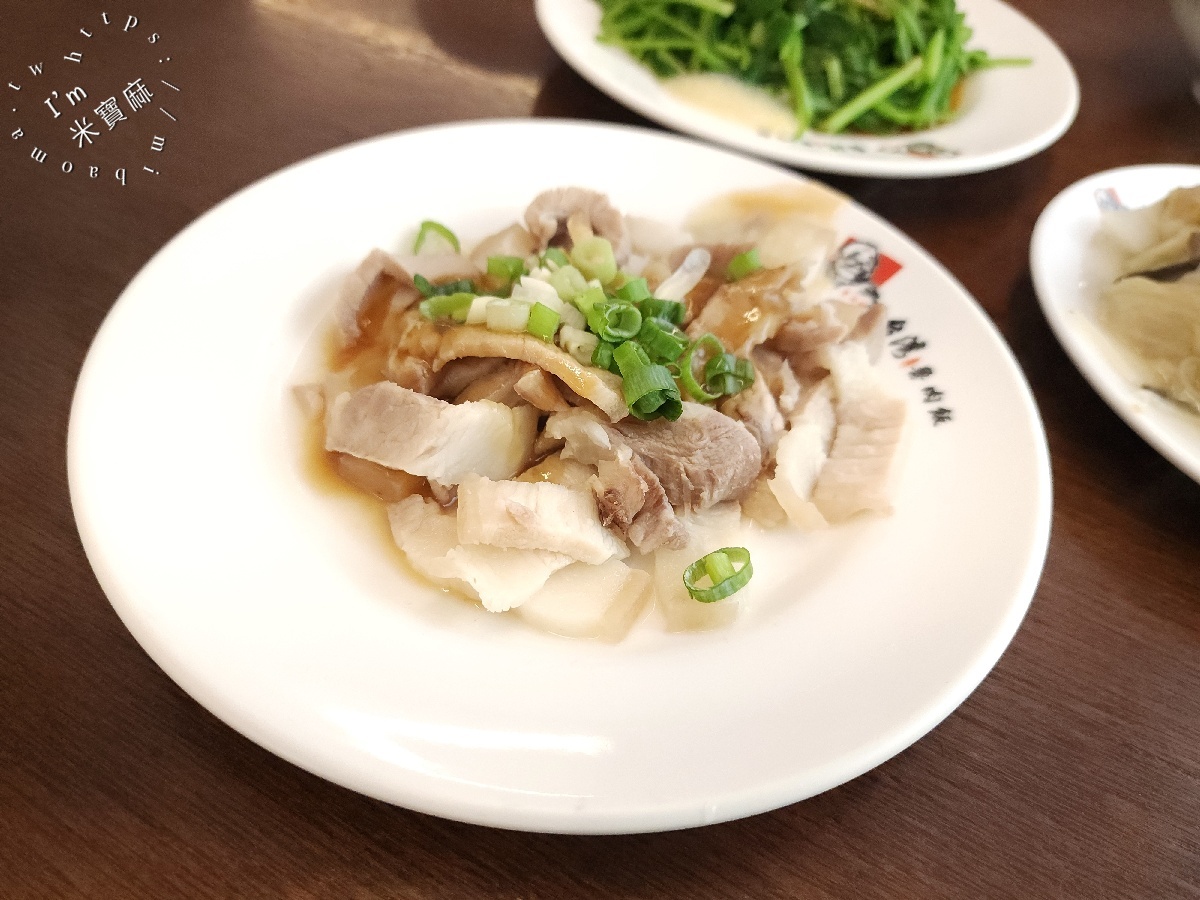 台灣魯肉飯｜板橋美食，魯肉飯配滷菜小吃，在地人也會吃的古早味