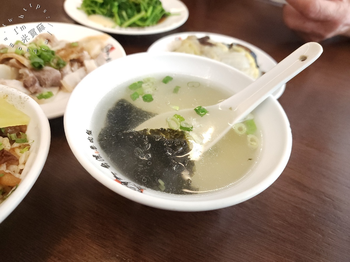 台灣魯肉飯｜板橋美食，魯肉飯配滷菜小吃，在地人也會吃的古早味