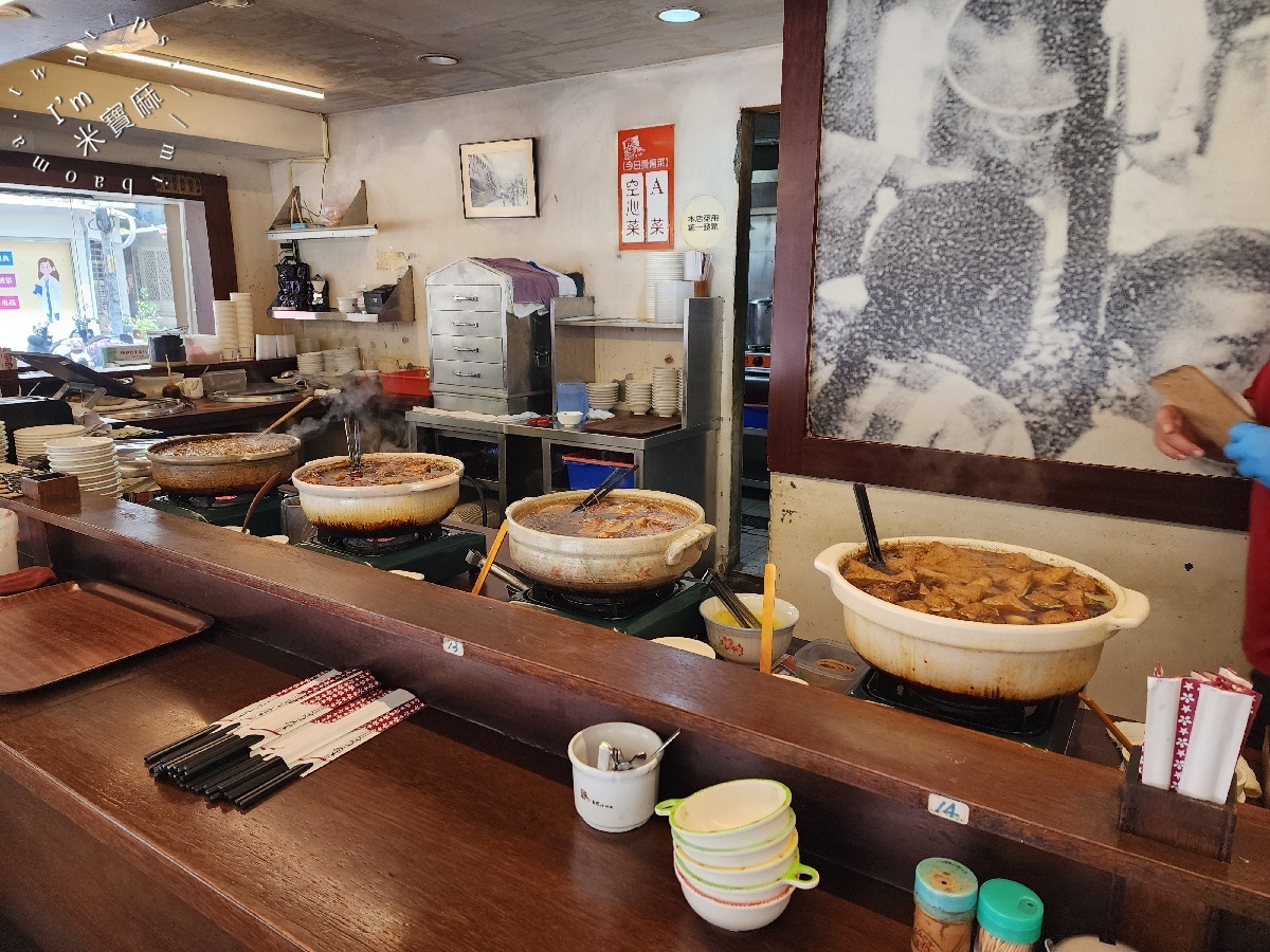 台灣魯肉飯｜板橋美食，魯肉飯配滷菜小吃，在地人也會吃的古早味