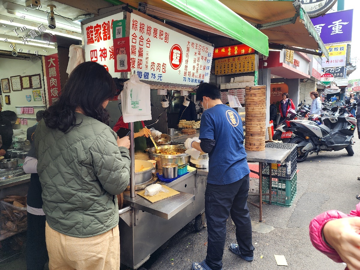 藍家割包｜公館美食，米其林必比登推薦，台大週邊必吃銷魂割包與暖胃四神湯！