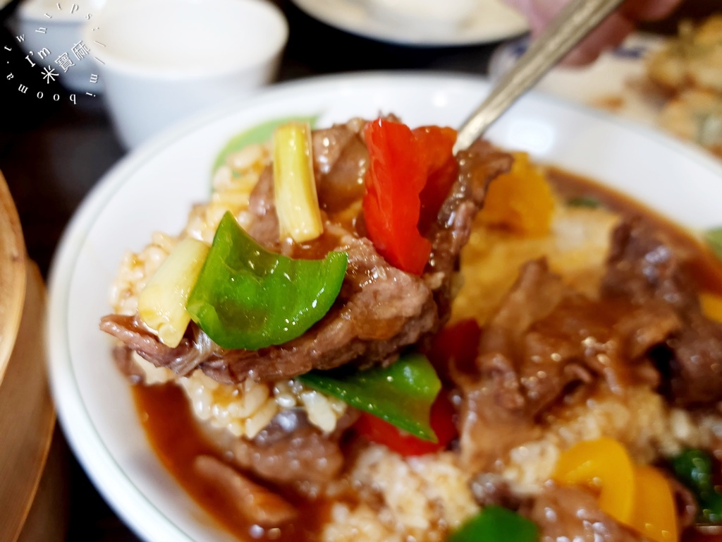 老饕園┃南勢角美食。口水雞必點、還有多種麵食都好好吃!聚餐好選擇，道道都美味