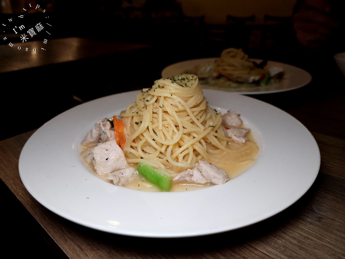 愛沐義麵屋┃興南夜市美食。多口味義大利麵，搭配套餐更豐富