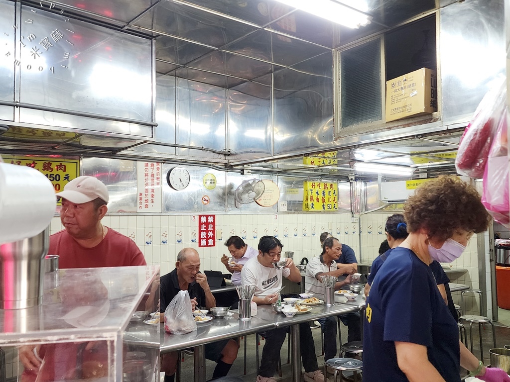 施福建好吃雞肉┃萬華美食。在地一甲子好吃雞肉，雞油飯、下水湯，價格便宜實在