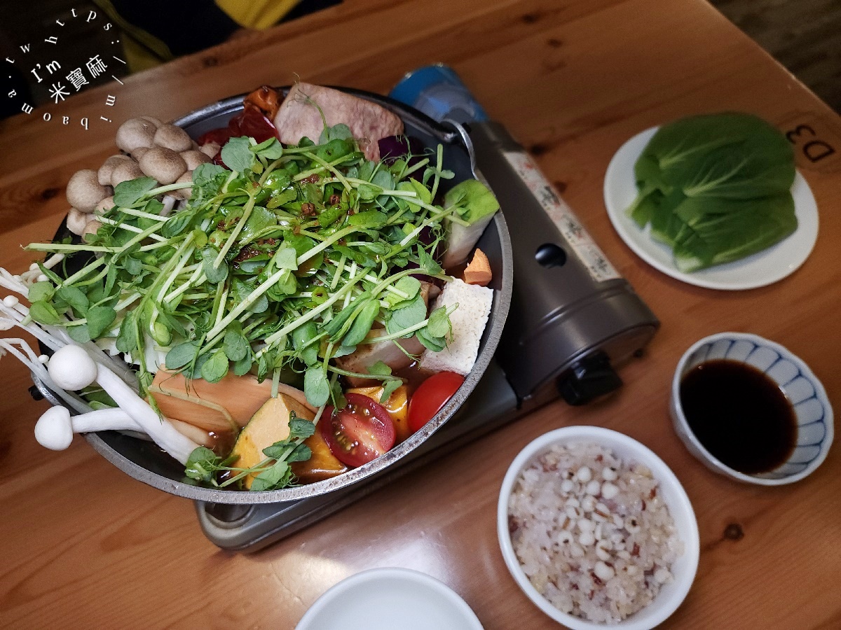 原粹蔬食作|新店美食,純素漢堡、鍋物、燉飯,健康美味不踩雷! 原粹蔬食作|新店美食,純素漢堡、鍋物、燉飯,健康美味不踩雷!