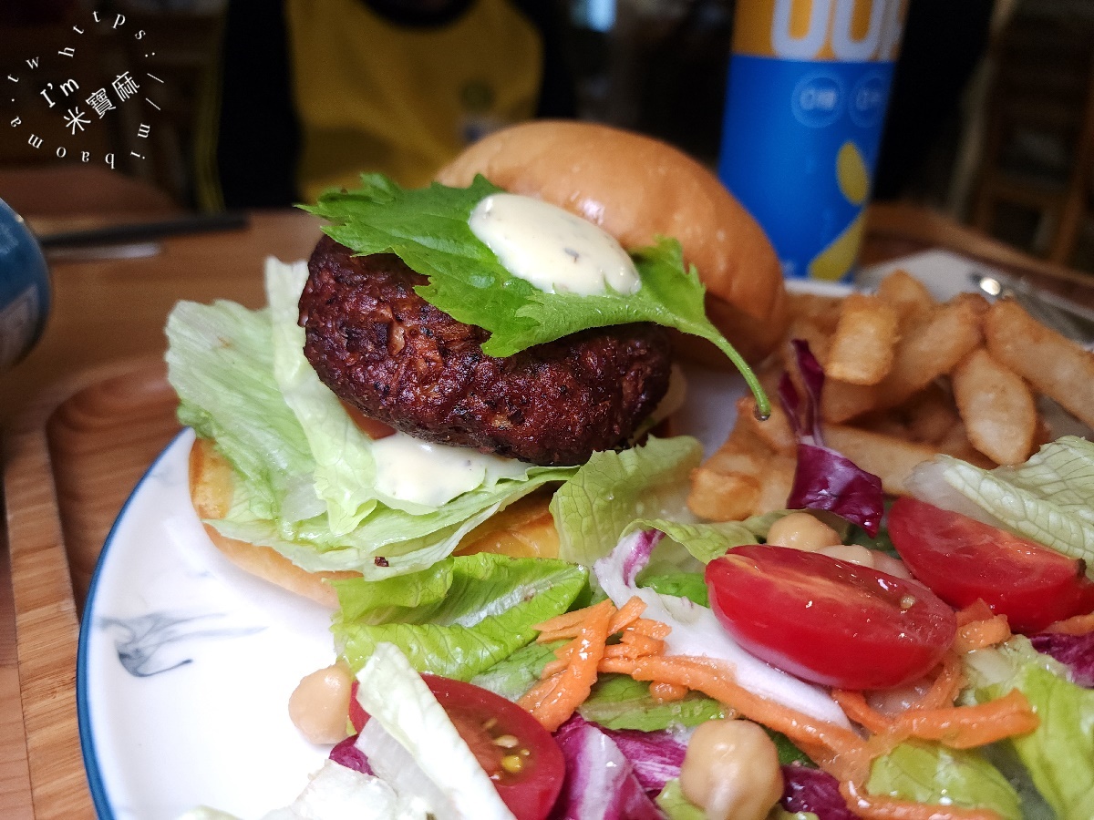 原粹蔬食作｜新店美食，純素漢堡、鍋物、燉飯，健康美味不踩雷！