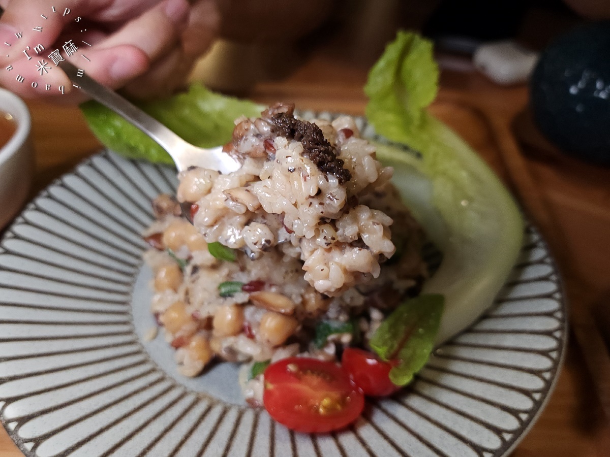 原粹蔬食作｜新店美食，純素漢堡、鍋物、燉飯，健康美味不踩雷！