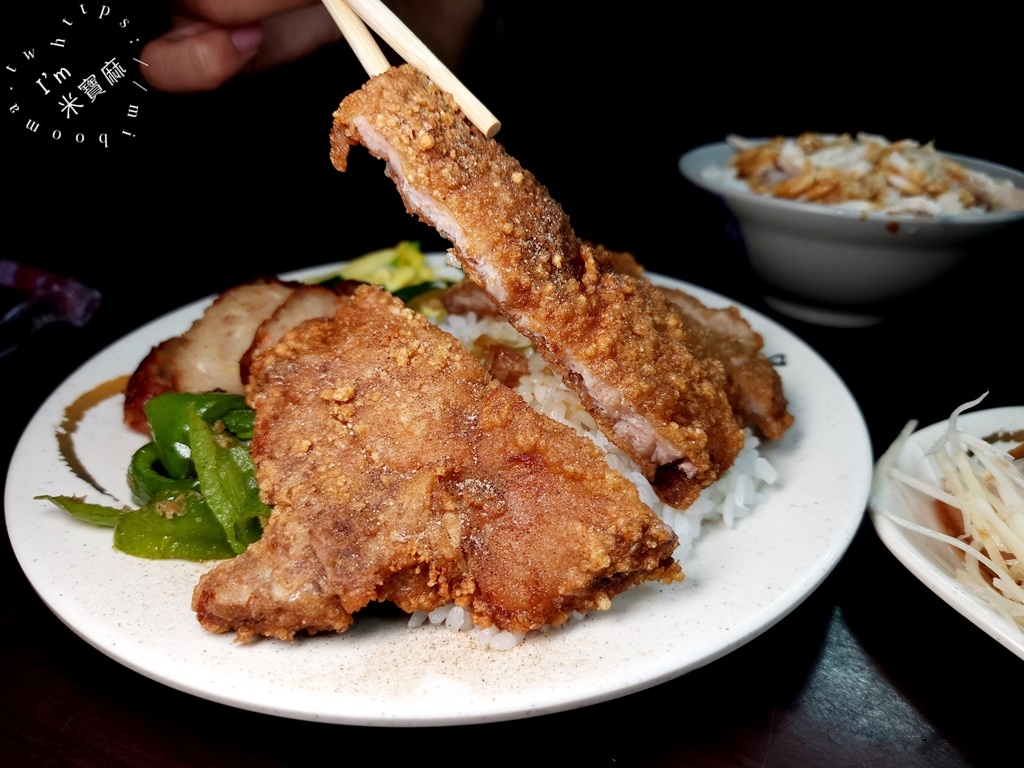 阿東虱目魚豬腳飯┃中和美食。腿庫帶膠質有夠嫰、虱目魚新鮮不帶刺，還有排骨飯一定要點