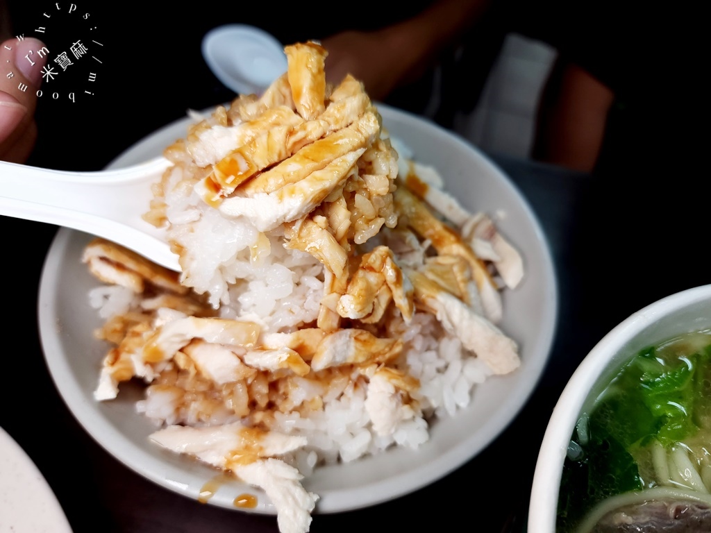 阿東虱目魚豬腳飯┃中和美食。腿庫帶膠質有夠嫰、虱目魚新鮮不帶刺，還有排骨飯一定要點