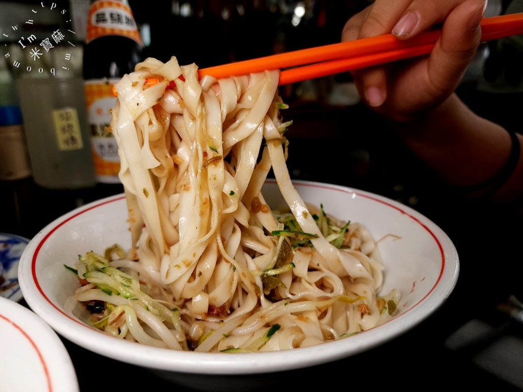 阿公麵┃中和美食。只賣三小時半的眷村風味，只賣一種麵，再加上小菜就是無敵