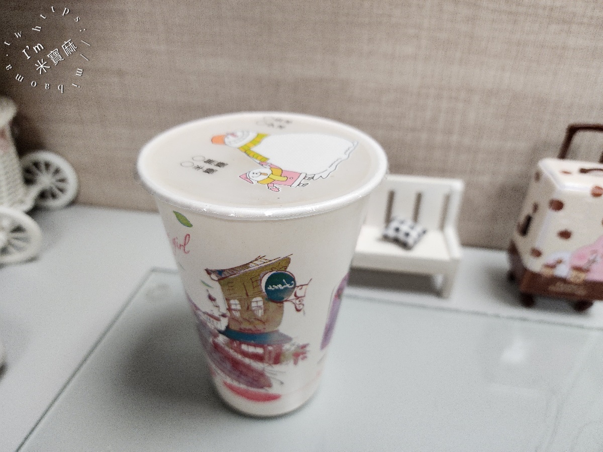 早安蔥油餅┃四號公園美食。招牌蔥油餅酥香千層口感一吃愛上，爆汁黑豬肉餡餅一定要吃