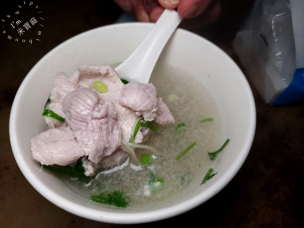 客來常雞肉飯┃中和美食。在地激推小吃，雞肉飯招牌必點，湯頭帶鮮、麵食也很可以