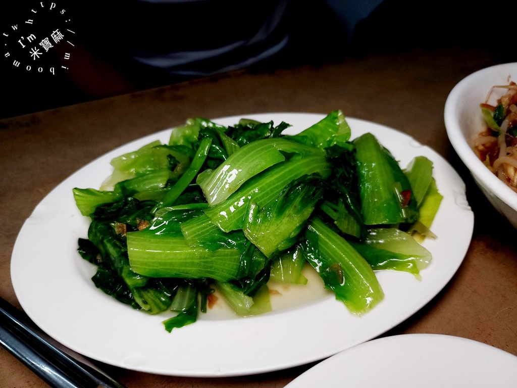 客來常雞肉飯┃中和美食。在地激推小吃，雞肉飯招牌必點，湯頭帶鮮、麵食也很可以