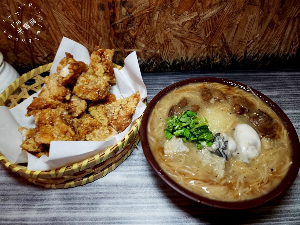 炸糊 手作麵線秘汁雞排┃中和美食。雞排酥香內嫰多汁好好吃，麵線加辣更夠味，還有涼飲選擇