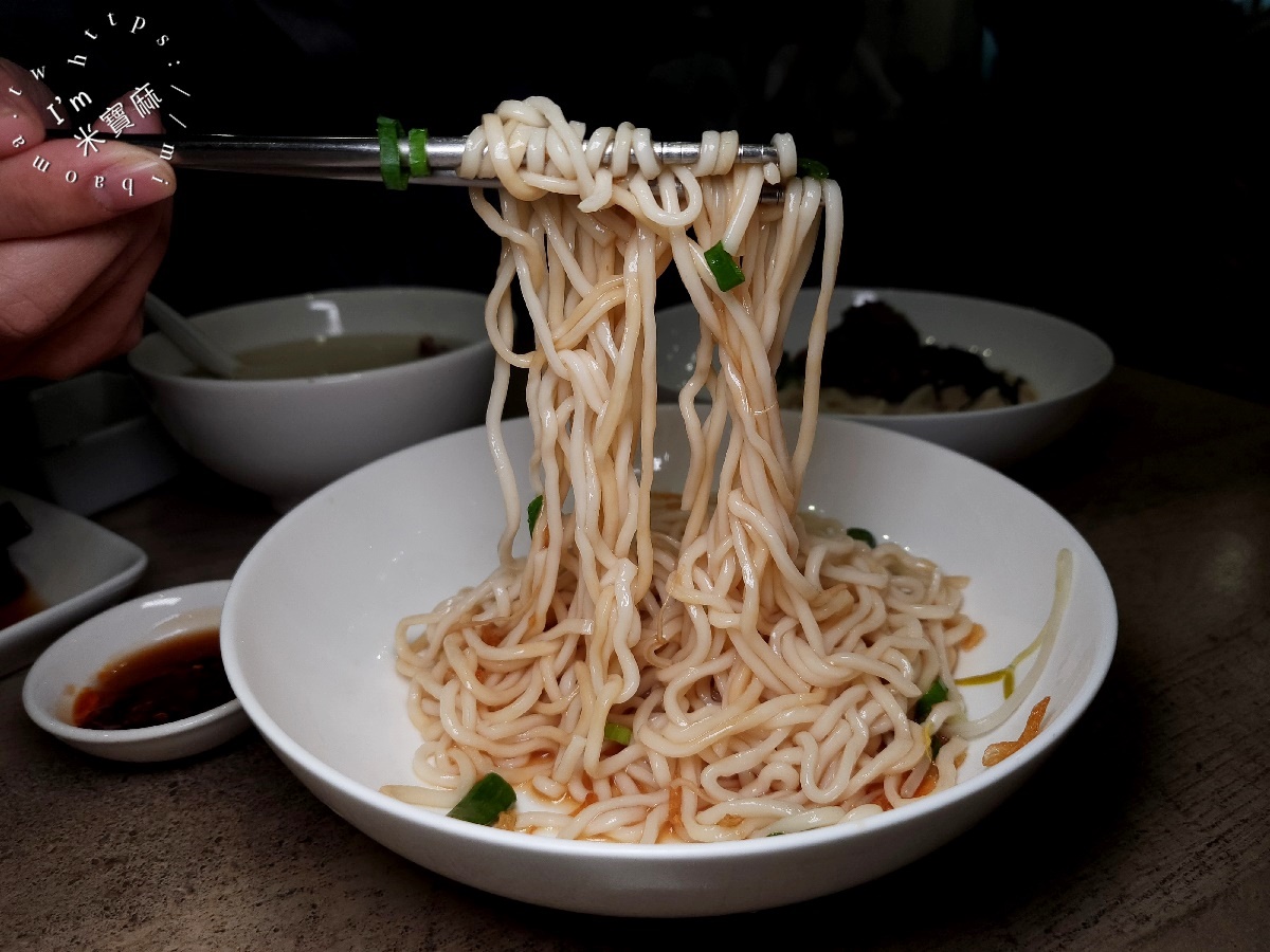 永和麵担仔┃中和廟口美食。多口味創新乾拌麵必吃、滷味小菜也很正點!