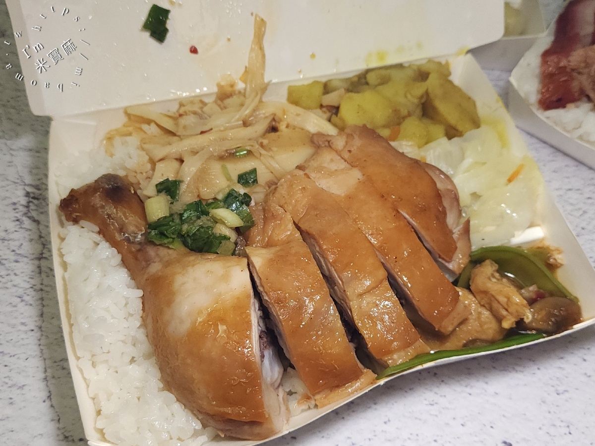 香港鴻海燒腊店｜永和保平路燒臘便當推薦！脆皮烤鴨腿、玫瑰油雞腿，內用熱湯免費續