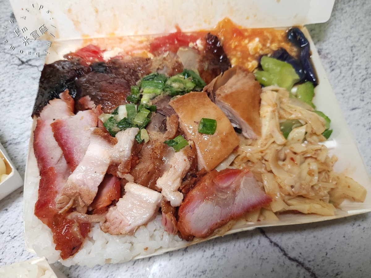 香港鴻海燒腊店|永和保平路燒臘便當推薦!脆皮烤鴨腿、玫瑰油雞腿,內用熱湯免費續 香港鴻海燒腊店|永和保平路燒臘便當推薦!脆皮烤鴨腿、玫瑰油雞腿,內用熱湯免費續