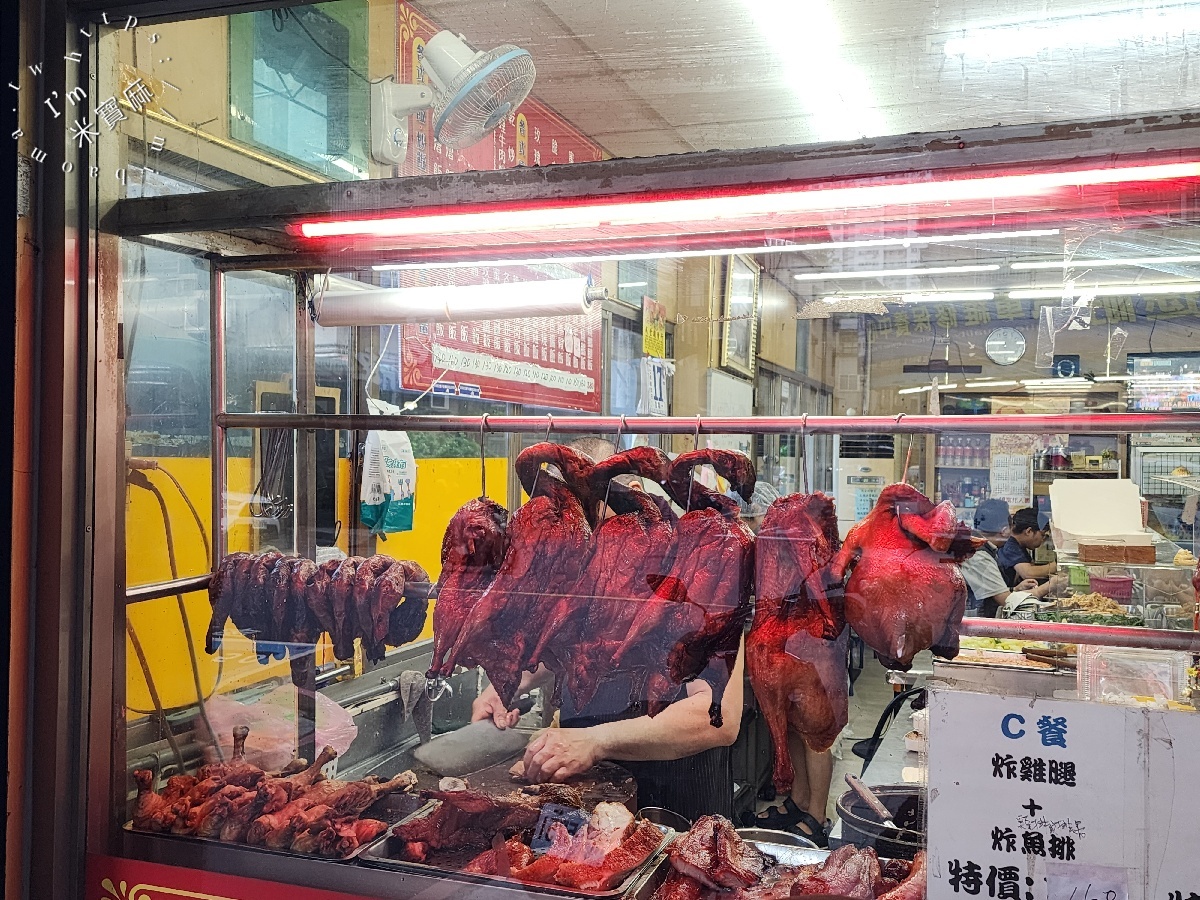 香港鴻海燒腊店|永和保平路燒臘便當推薦!脆皮烤鴨腿、玫瑰油雞腿,內用熱湯免費續 香港鴻海燒腊店|永和保平路燒臘便當推薦!脆皮烤鴨腿、玫瑰油雞腿,內用熱湯免費續