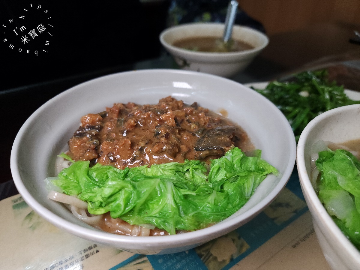 海爺四號乾麵店｜永和美食，麻醬皮蛋麵銷魂上癮！在地人激推的巷弄排隊美食