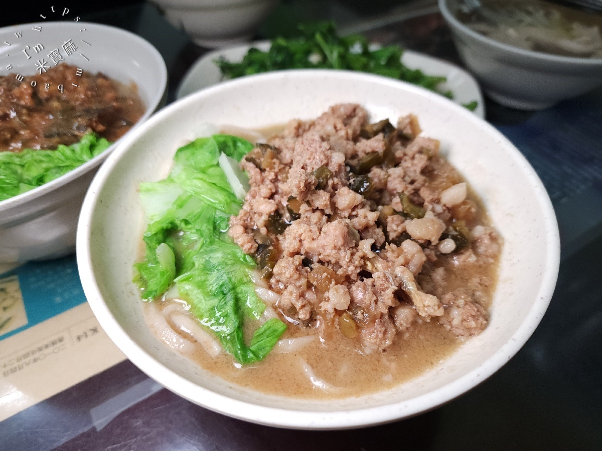 海爺四號乾麵店｜永和美食，麻醬皮蛋麵銷魂上癮！在地人激推的巷弄排隊美食