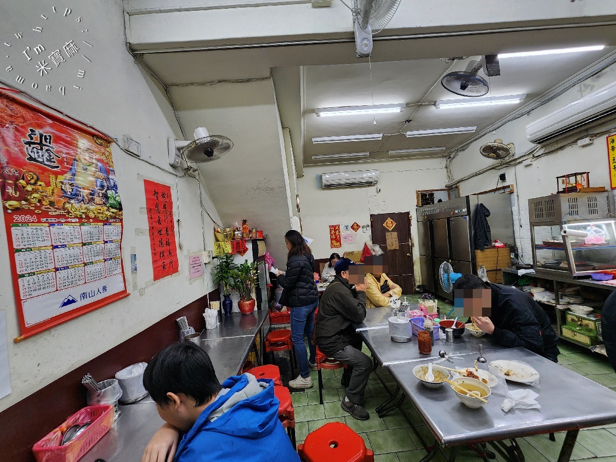 阿珠の店 黑白切┃中和美食。大碗實在的米粉湯、厚實口感麻醬麵老饕都愛，月底來也可以吃飽飽