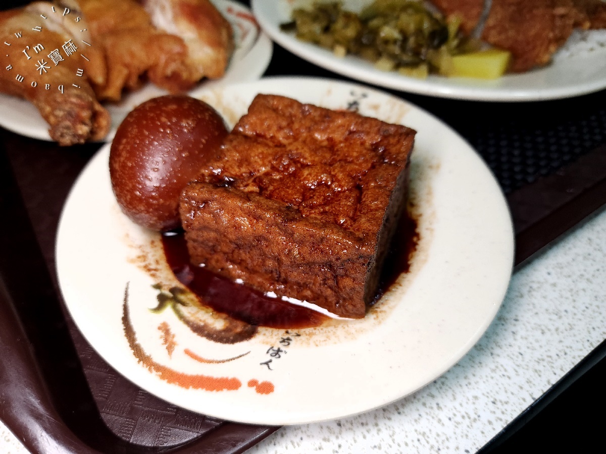 黃記老牌燉肉飯┃萬華美食。油香燉肉飯太正點，入口即化不帶肥膩感!排骨和雞腿也好吃