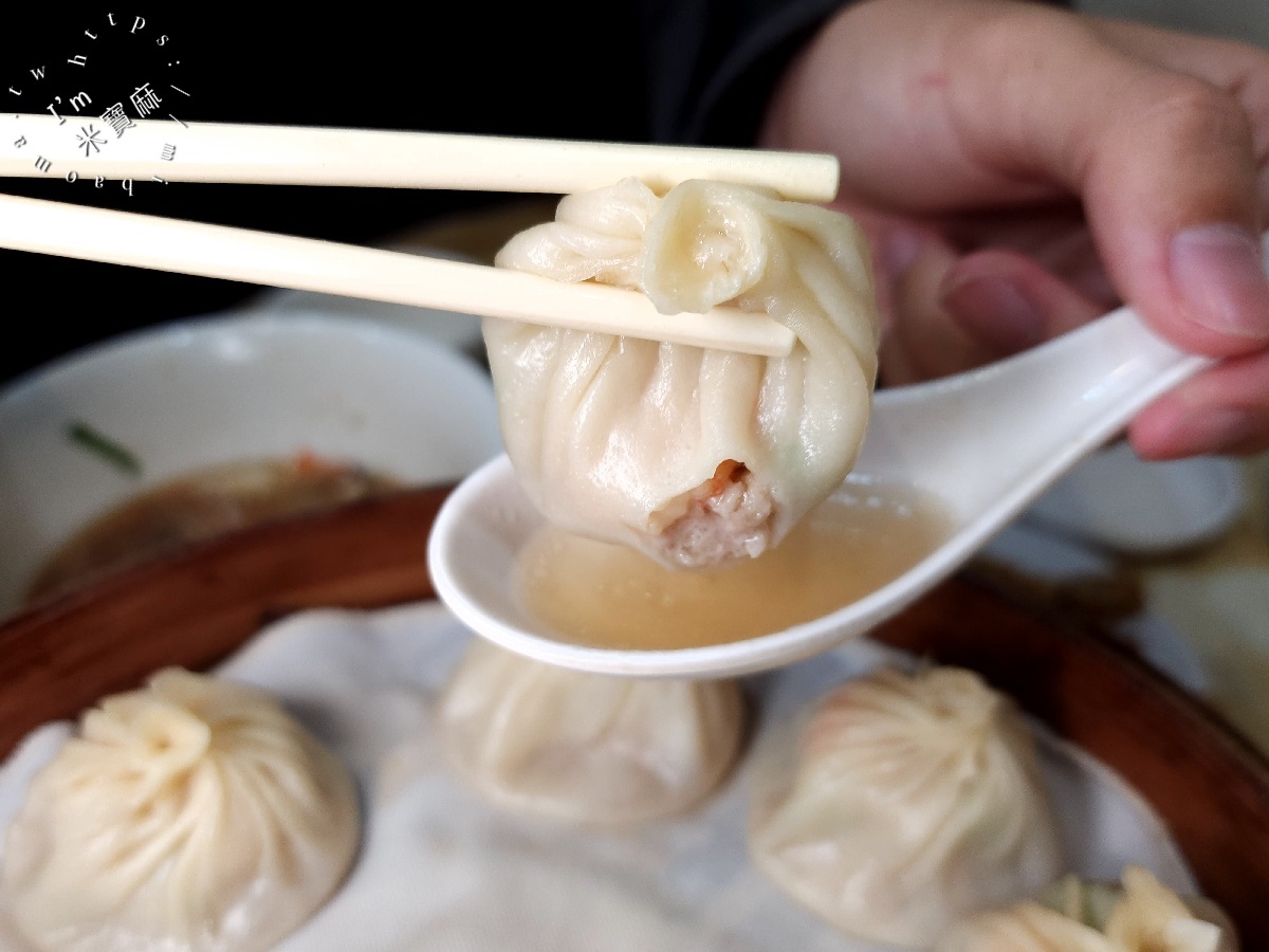 黃龍莊┃台北美食。招牌蝦仁絲瓜湯包千萬別錯過，蝦仁蛋炒飯好吃必點!