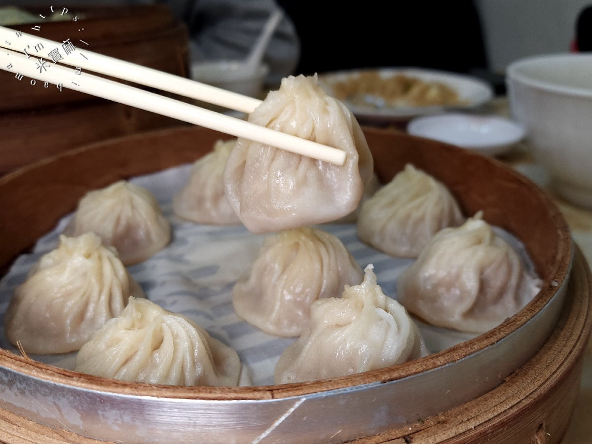 黃龍莊┃台北美食。招牌蝦仁絲瓜湯包千萬別錯過，蝦仁蛋炒飯好吃必點!