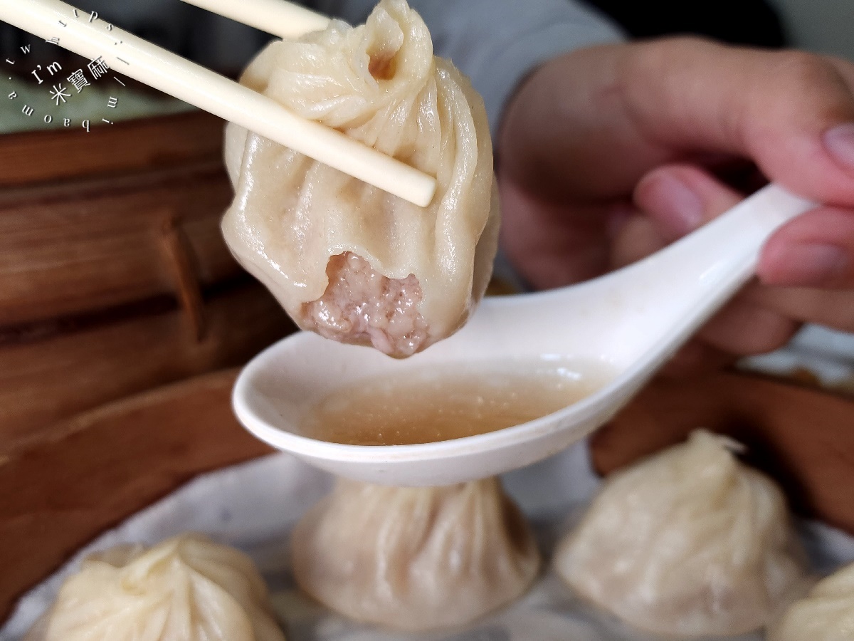 黃龍莊┃台北美食。招牌蝦仁絲瓜湯包千萬別錯過，蝦仁蛋炒飯好吃必點!