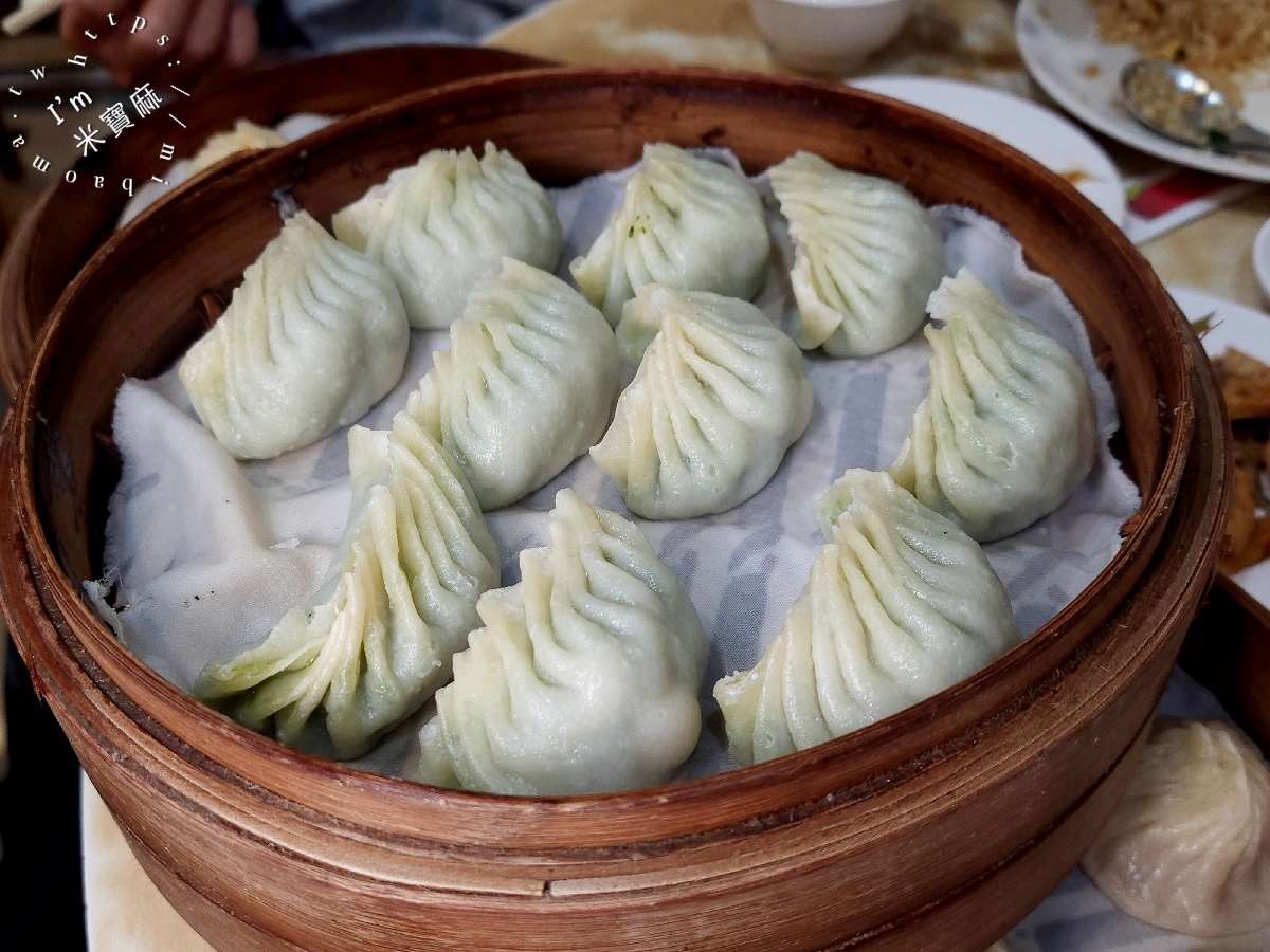 黃龍莊┃台北美食。招牌蝦仁絲瓜湯包千萬別錯過，蝦仁蛋炒飯好吃必點!