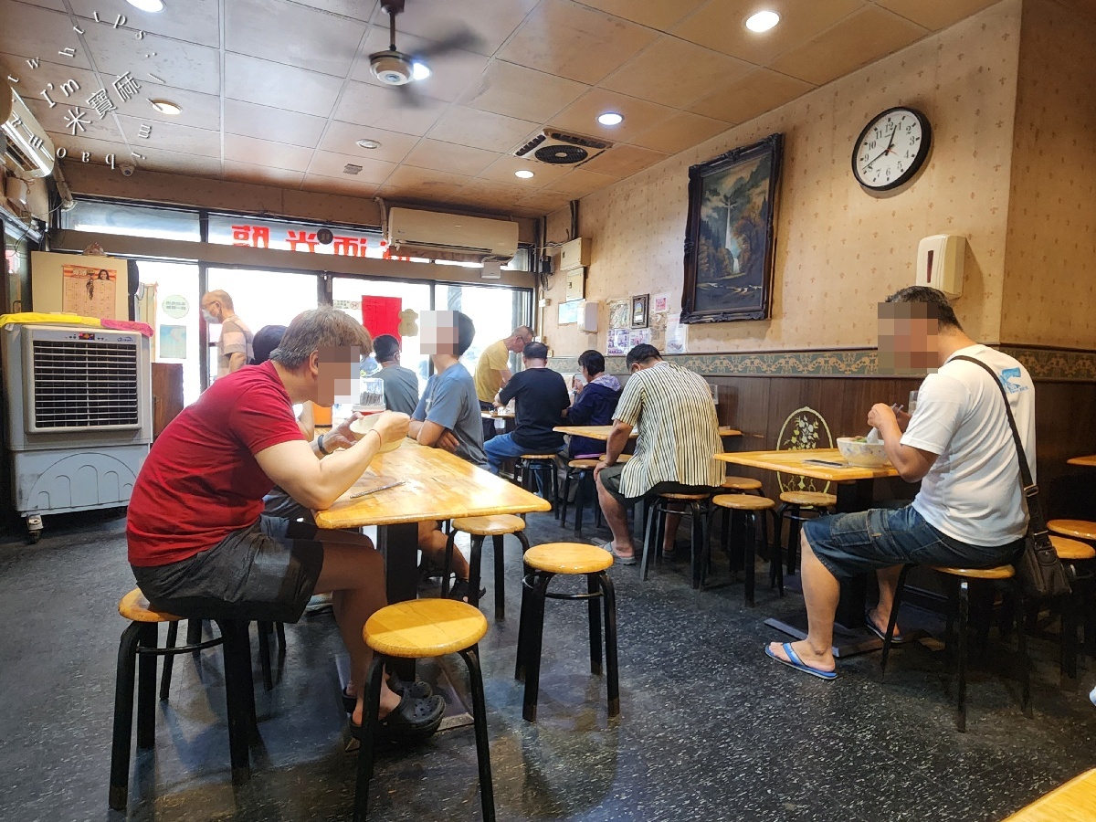黑庄牛肉麵|新店牛肉麵,建國路人氣牛肉麵,大塊嫩牛肉、蒜香濃郁湯頭,加酸菜更對味! 黑庄牛肉麵|新店牛肉麵,建國路人氣牛肉麵,大塊嫩牛肉、蒜香濃郁湯頭,加酸菜更對味!