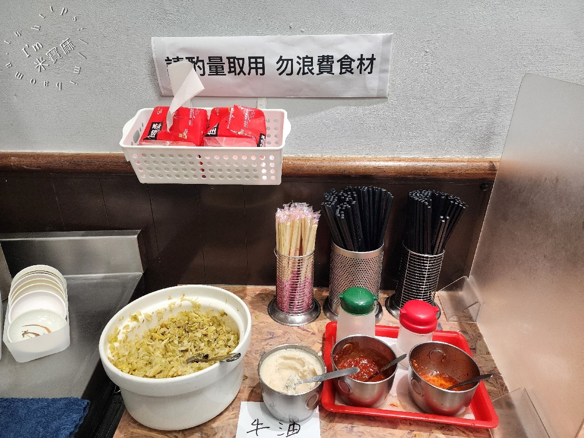 老黃原汁牛肉麵｜永和頂溪牛肉麵，在地30年老味道，湯頭淡雅、牛肉厚實帶嫰