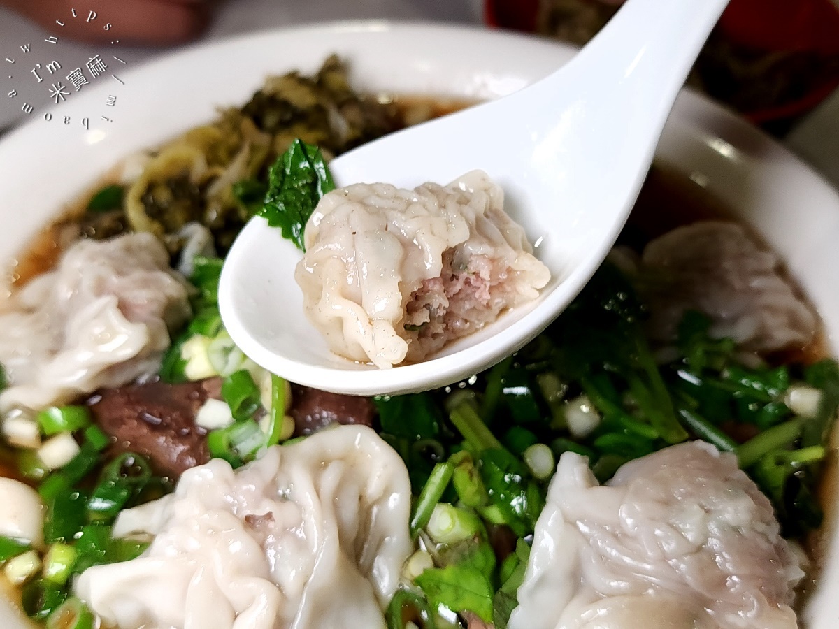 牛燒味┃新店建國路美食。招牌牛肉餛飩麵大滿足，紅油抄手也很不錯