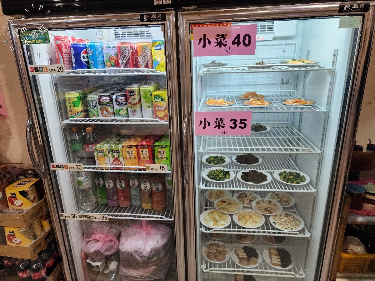 牛燒味┃新店建國路美食。招牌牛肉餛飩麵大滿足，紅油抄手也很不錯