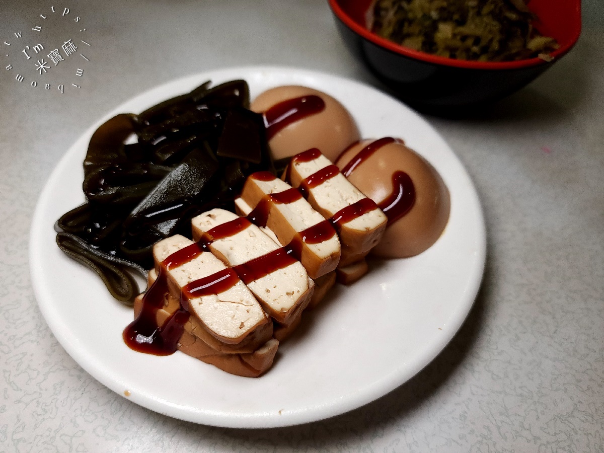 牛燒味┃新店建國路美食。招牌牛肉餛飩麵大滿足，紅油抄手也很不錯