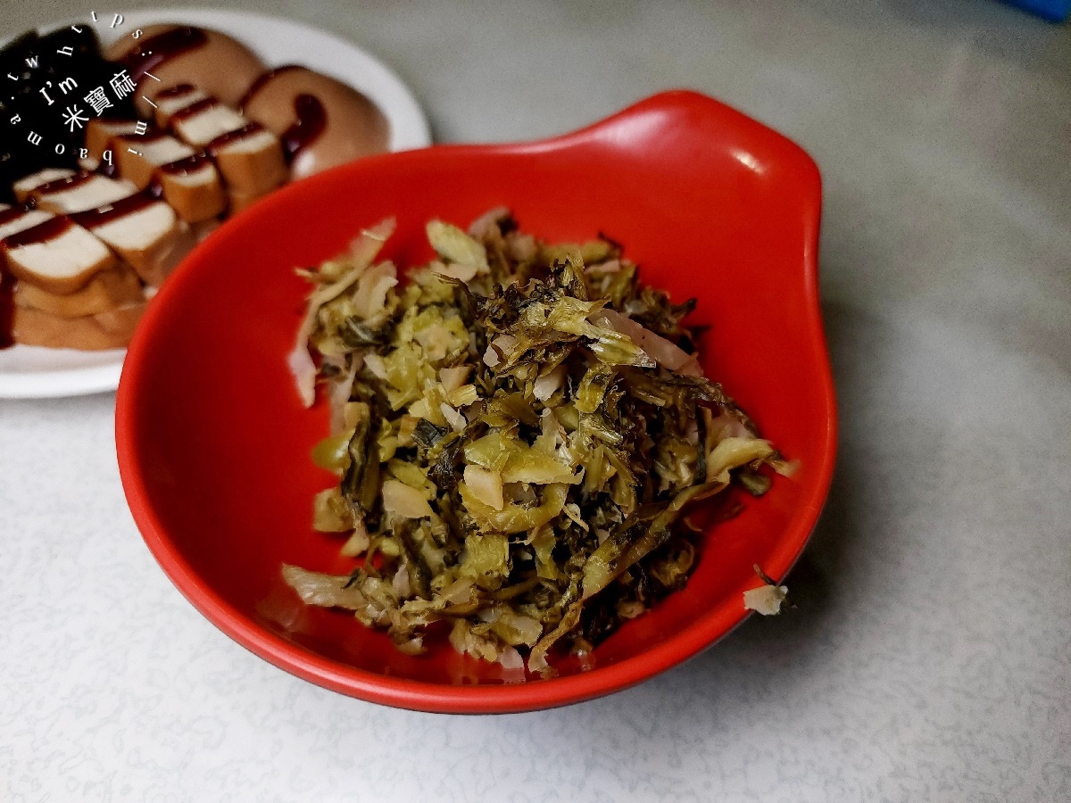 牛燒味┃新店建國路美食。招牌牛肉餛飩麵大滿足，紅油抄手也很不錯