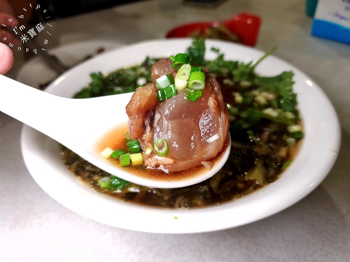 牛燒味┃新店建國路美食。招牌牛肉餛飩麵大滿足，紅油抄手也很不錯