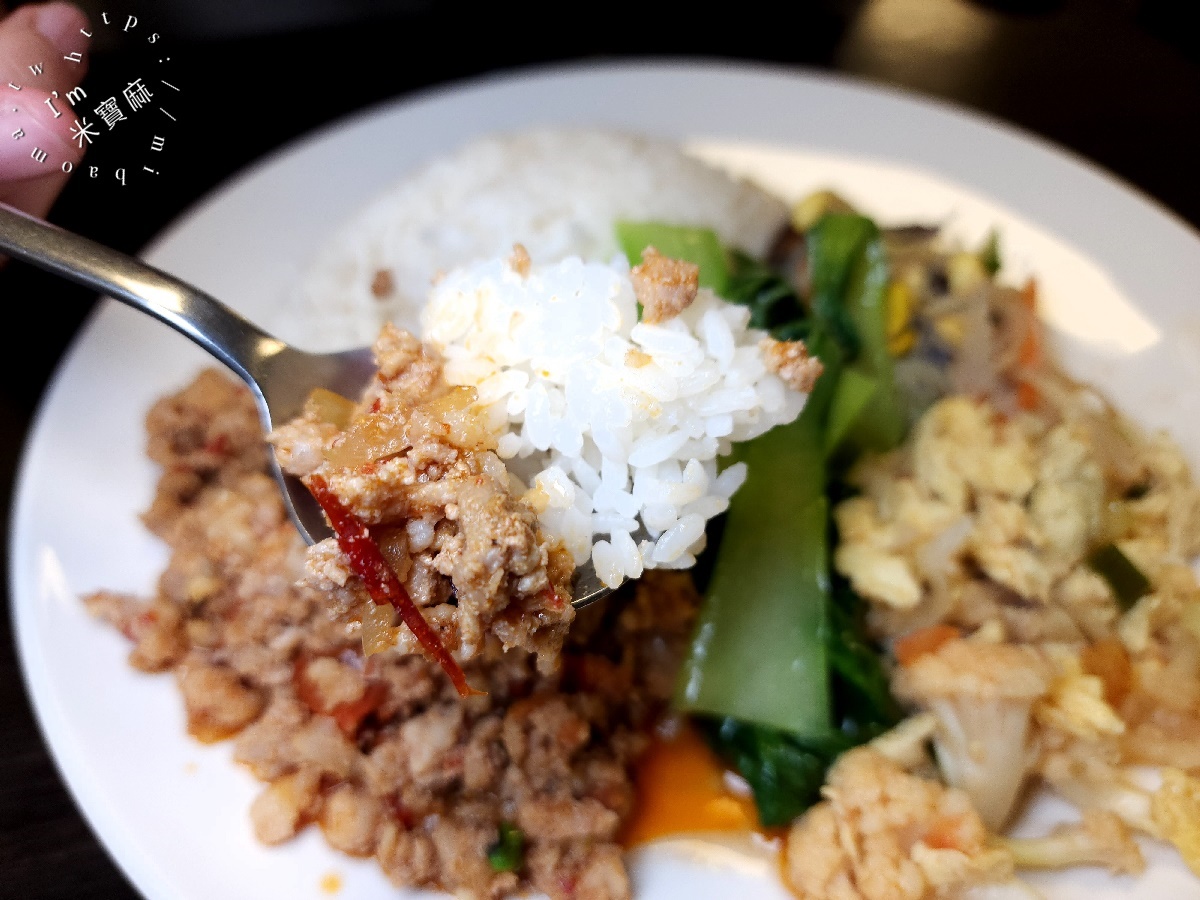 林里南洋風味小吃┃新店大豐路美食。紹子湯麵、印度甩餅、打拋豬肉飯都吃得到