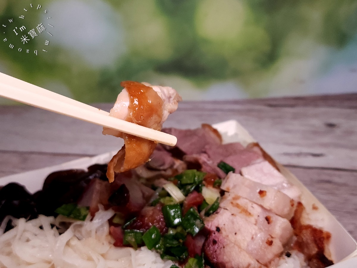 港式荃灣燒臘永和店┃永和燒臘便當。招牌四寶飯、乾炒牛河粉、燒肉飯都好吃，香港師傅製作就是道地好吃