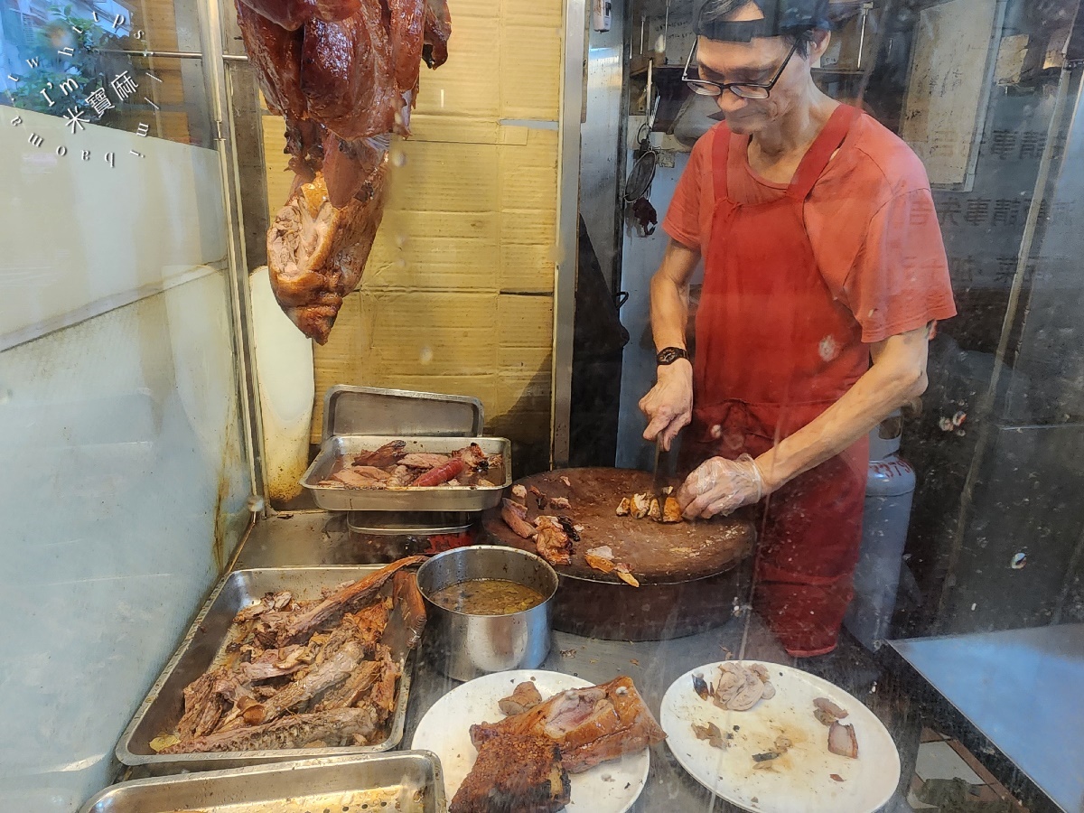 港式荃灣燒臘永和店┃永和燒臘便當。招牌四寶飯、乾炒牛河粉、燒肉飯都好吃，香港師傅製作就是道地好吃