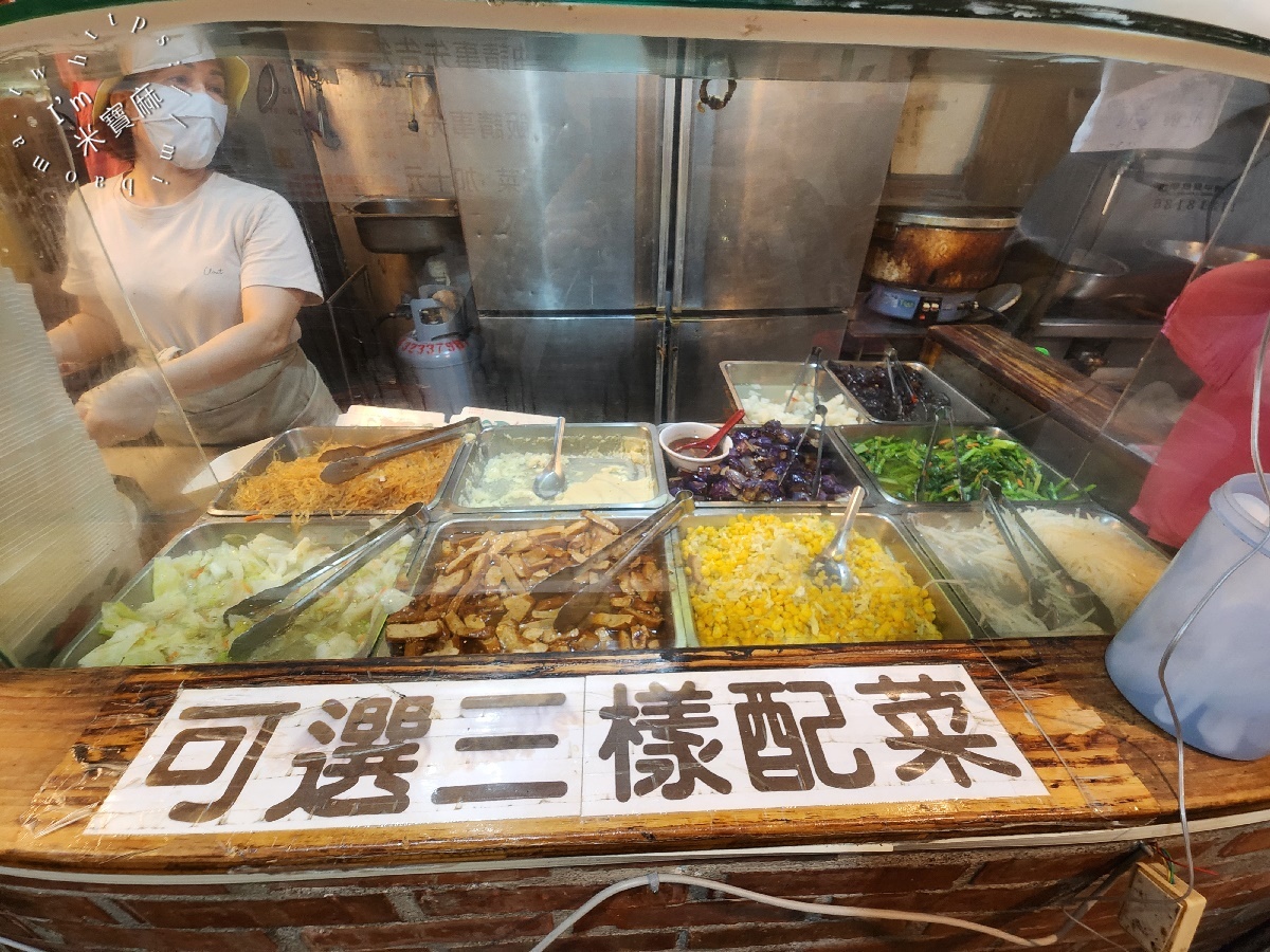 港式荃灣燒臘永和店┃永和燒臘便當。招牌四寶飯、乾炒牛河粉、燒肉飯都好吃，香港師傅製作就是道地好吃