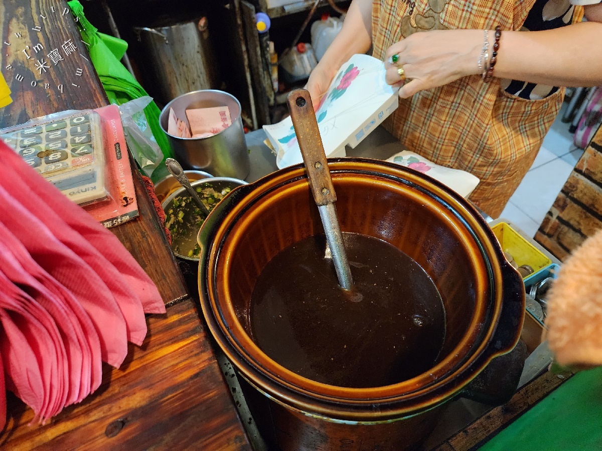 港式荃灣燒臘永和店┃永和燒臘便當。招牌四寶飯、乾炒牛河粉、燒肉飯都好吃，香港師傅製作就是道地好吃