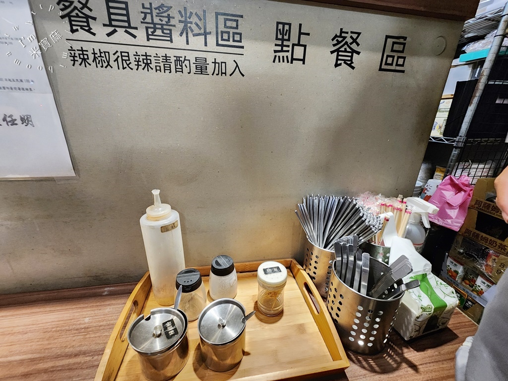 八樂手拉麵┃新店美食。五種湯底選擇、搭配麵條再加料更豐富，自熬高湯就是清甜