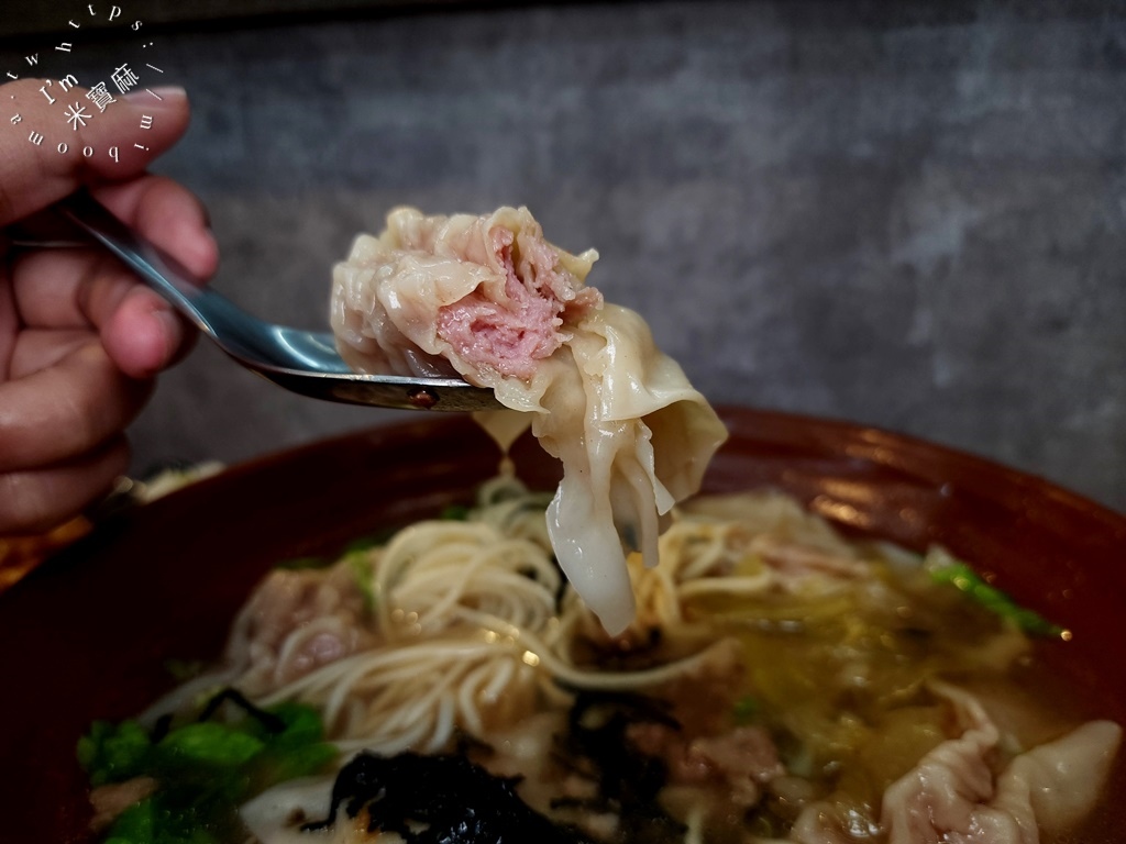 陳新抄手┃板橋美食。在地老字號小吃!酸辣大抄手、麻辣鴨血臭豆腐、招牌米血糕必點。搭配小魚乾辣椒一絕好吃