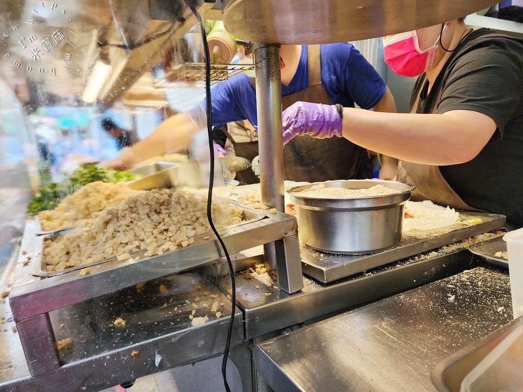 惠Q潤餅┃東門美食。一週只營業四天，全麥潤餅、多口味選擇，大排長龍就是受歡迎