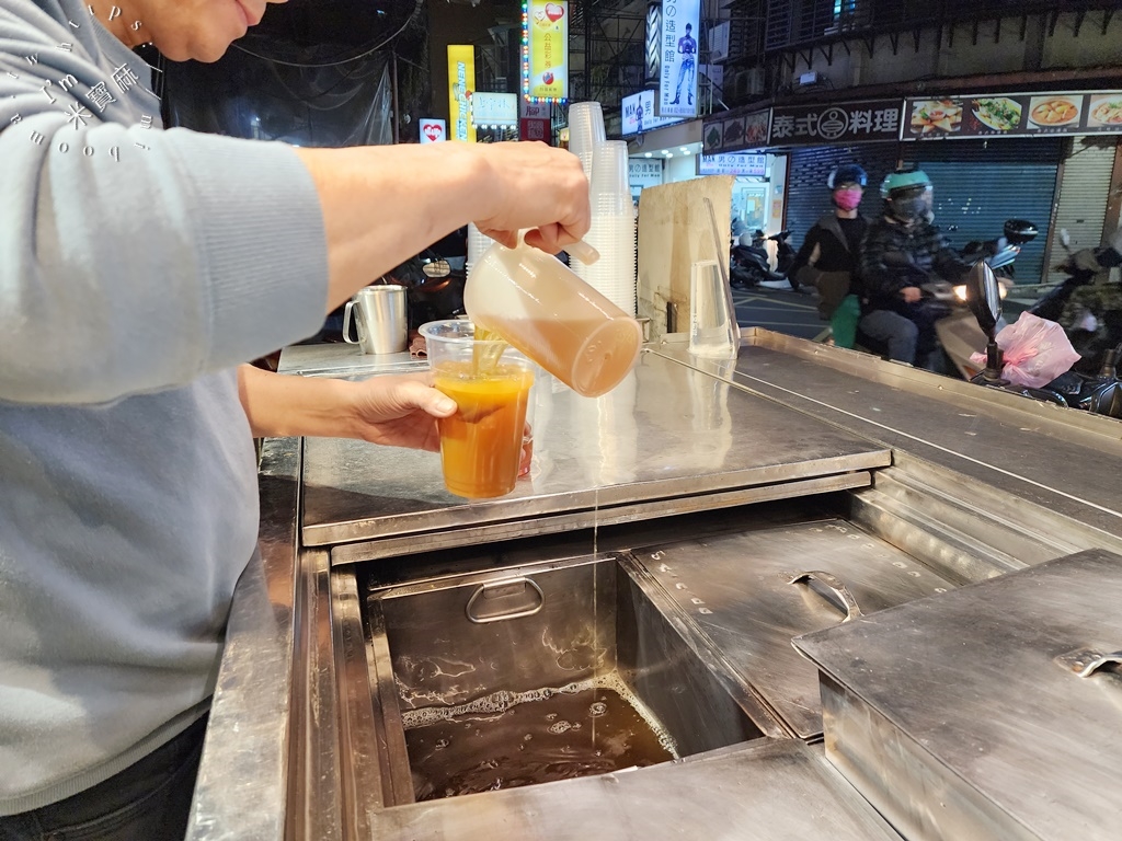 清水糖炒糖古早味紅茶┃三重飲料。連冬瓜塊都能吃的冬瓜茶在這裡!古法手工炒糖，清甜不膩口