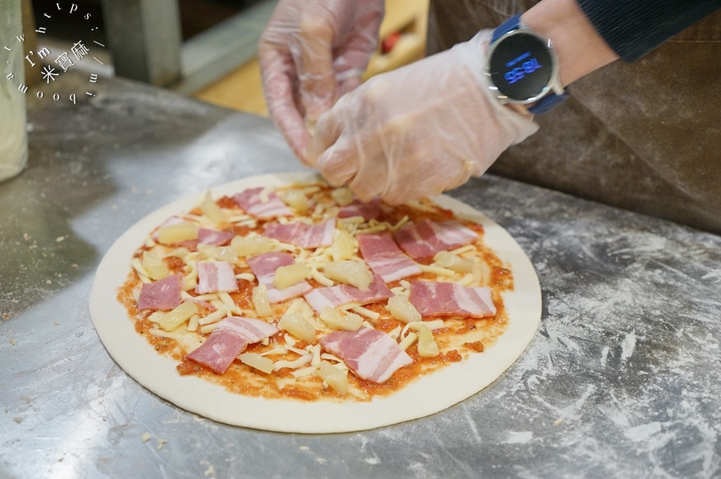 Baksa Pizza手工窯烤披薩┃木柵pizza。平價多選擇，千層麵、炸物都能吃到，一個人來也可以