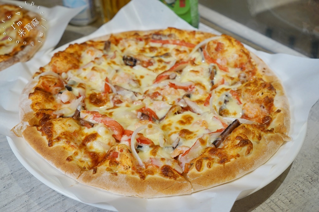 Baksa Pizza手工窯烤披薩┃木柵pizza。平價多選擇，千層麵、炸物都能吃到，一個人來也可以