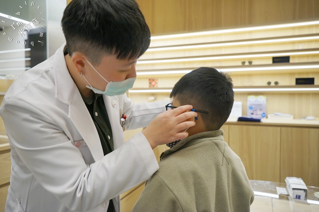 禾馨眼科診所┃兒童視力控制講座。專業呵護下能得到更有效的改善、晶亮健康，守護孩子從現在開始