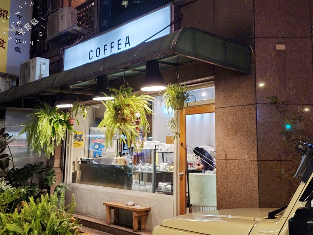 圈外咖啡 Kengai Coffea┃四號公園咖啡美食。韓灰系質感下午茶咖啡。咖啡正點、肉桂捲香氣迷人